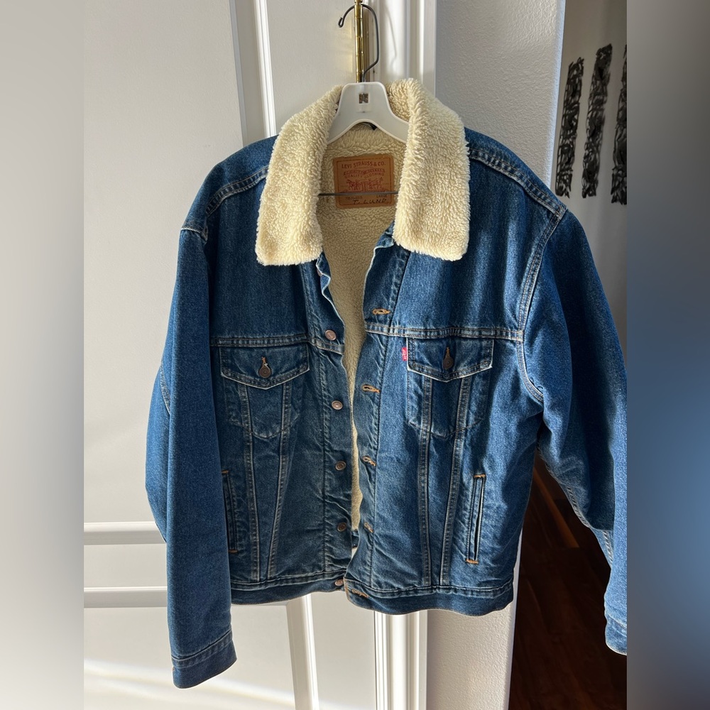 Levi’s Men’s Large Denim Jacket With Sherpa Interior